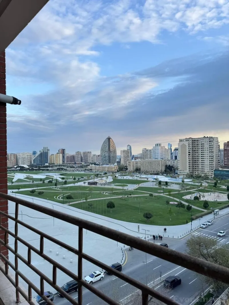 Kirayə verilir 2 otaqlı Mənzil Yeni tikili 100 m² Gənclik m.