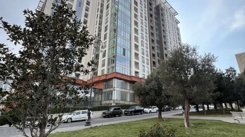 Satılır 4 otaqlı Mənzil Yeni tikili 175 m² Elmlər Akademiyası m. - şəkil 2