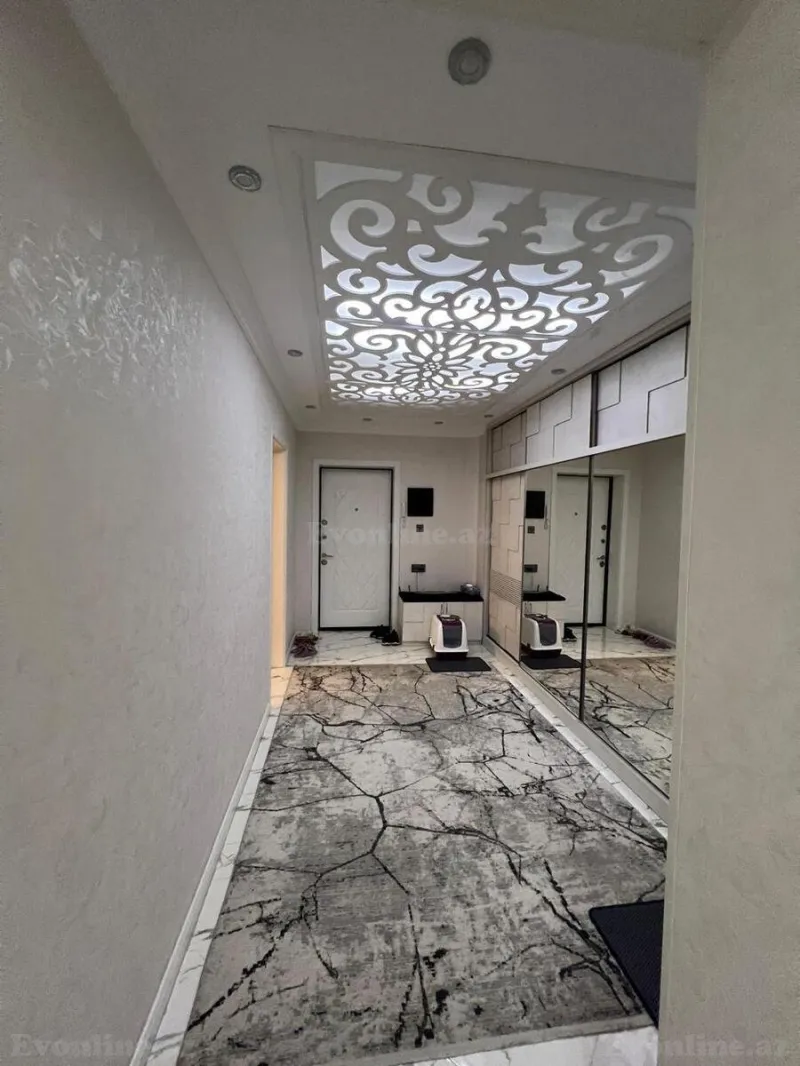 Satılır 3 otaqlı Mənzil Yeni tikili 135 m² 8 Noyabr m.
