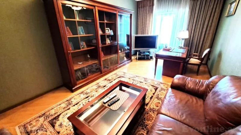 Kirayə verilir 4 otaqlı Mənzil Yeni tikili 240 m² 28 May m. - şəkil 14