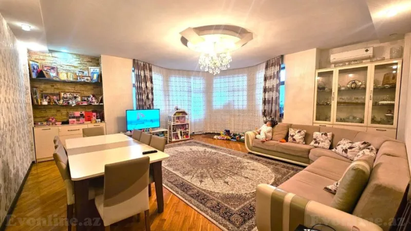 Satılır 2 otaqlı Mənzil Köhnə tikili 110 m² Neftçilər m.