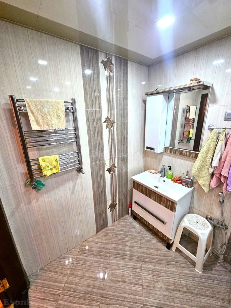 Satılır 2 otaqlı Mənzil Köhnə tikili 110 m² Neftçilər m. - şəkil 17