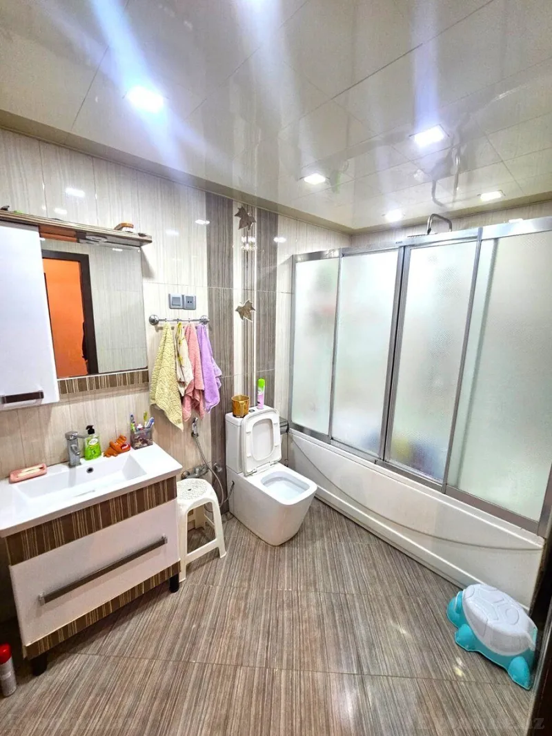 Satılır 2 otaqlı Mənzil Köhnə tikili 110 m² Neftçilər m. - şəkil 18