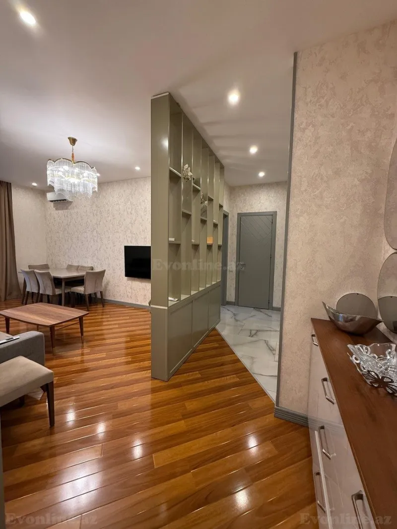 Satılır 3 otaqlı Mənzil Yeni tikili 100 m² 8 Noyabr m.