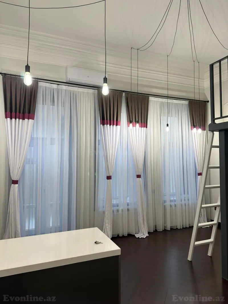 Kirayə verilir 1 otaqlı Mənzil Köhnə tikili 40 m² Səbail r.