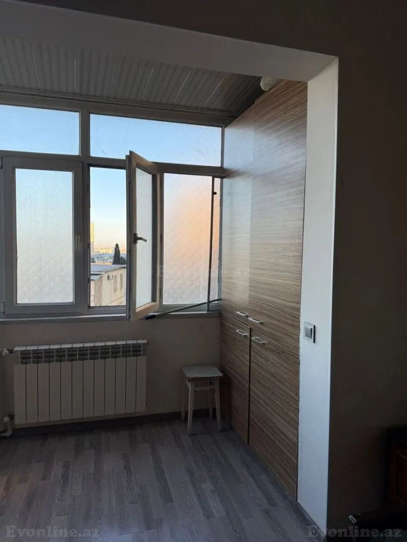 Satılır 1 otaqlı Mənzil Köhnə tikili 35 m² İnşaatçılar m. - şəkil 2