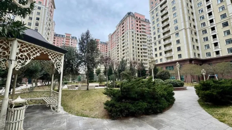 Kirayə verilir 3 otaqlı Mənzil Yeni tikili 130 m² Elmlər Akademiyası m.