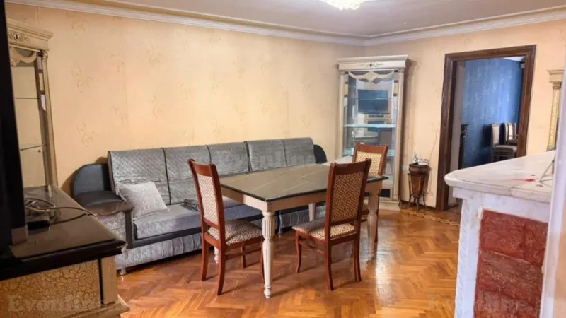 Kirayə verilir 3 otaqlı Mənzil Köhnə tikili 70 m² Nəriman Nərimanov m.