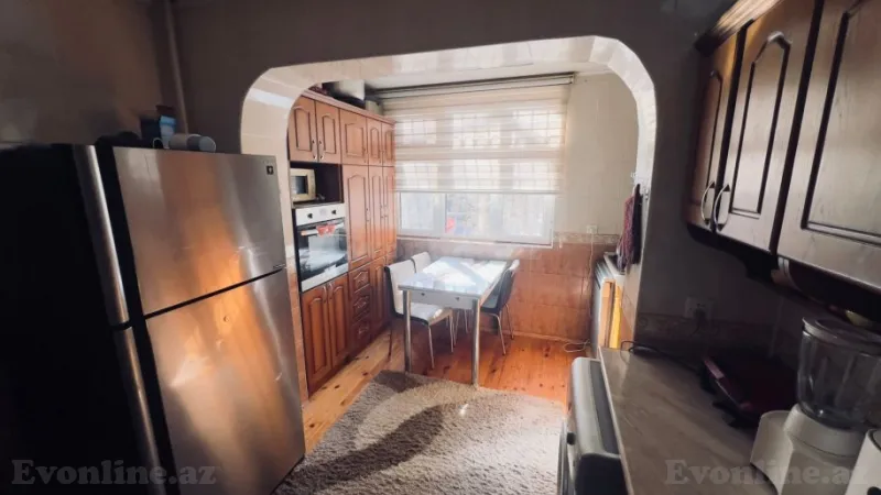 Satılır 4 otaqlı Mənzil Köhnə tikili 110 m² Yeni Yasamal