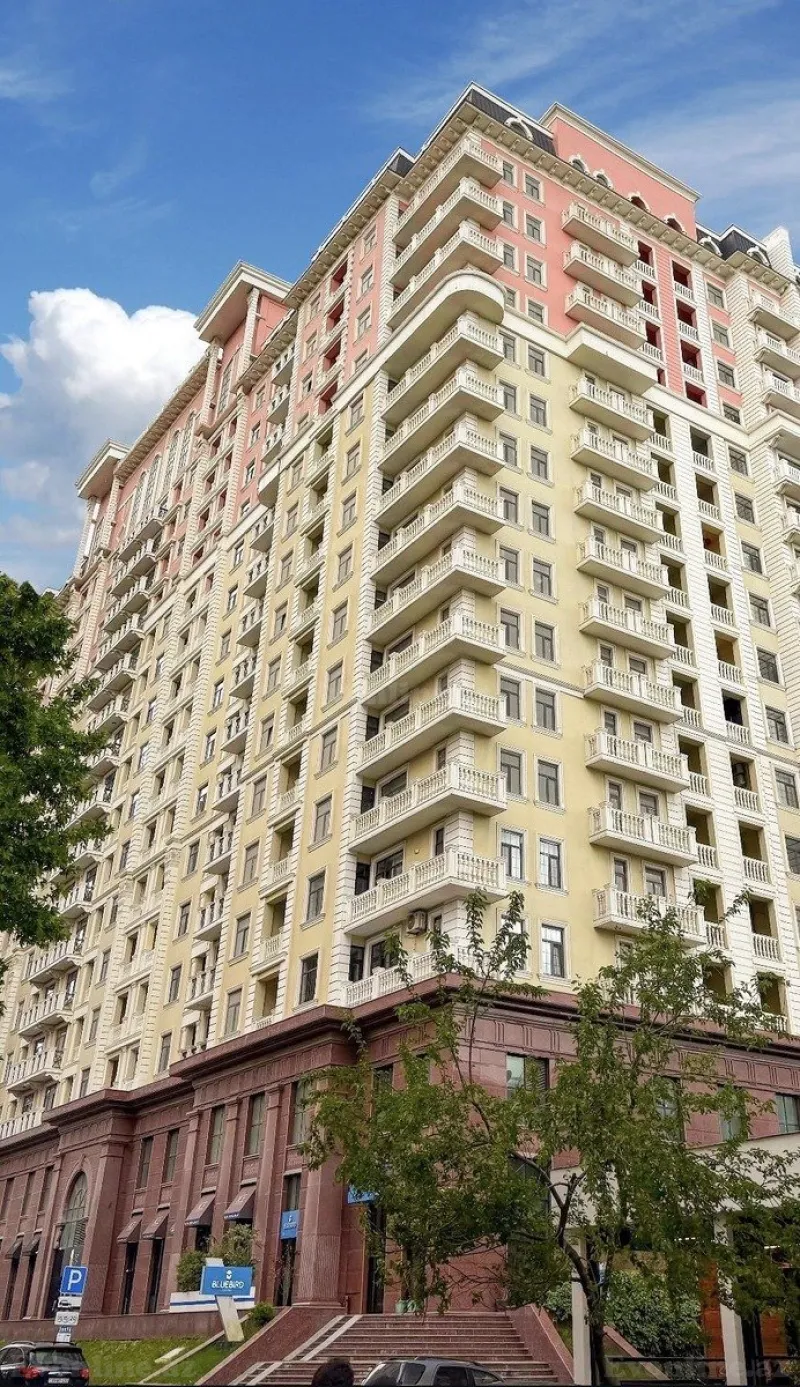 Kirayə verilir 3 otaqlı Mənzil Yeni tikili 120 m² Elmlər Akademiyası m.