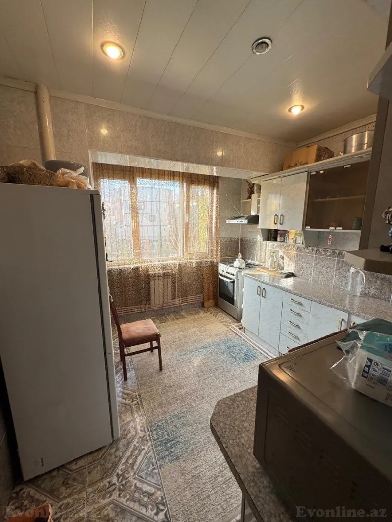 Satılır 2 otaqlı Mənzil Köhnə tikili 65 m² 4-cü mikrorayon