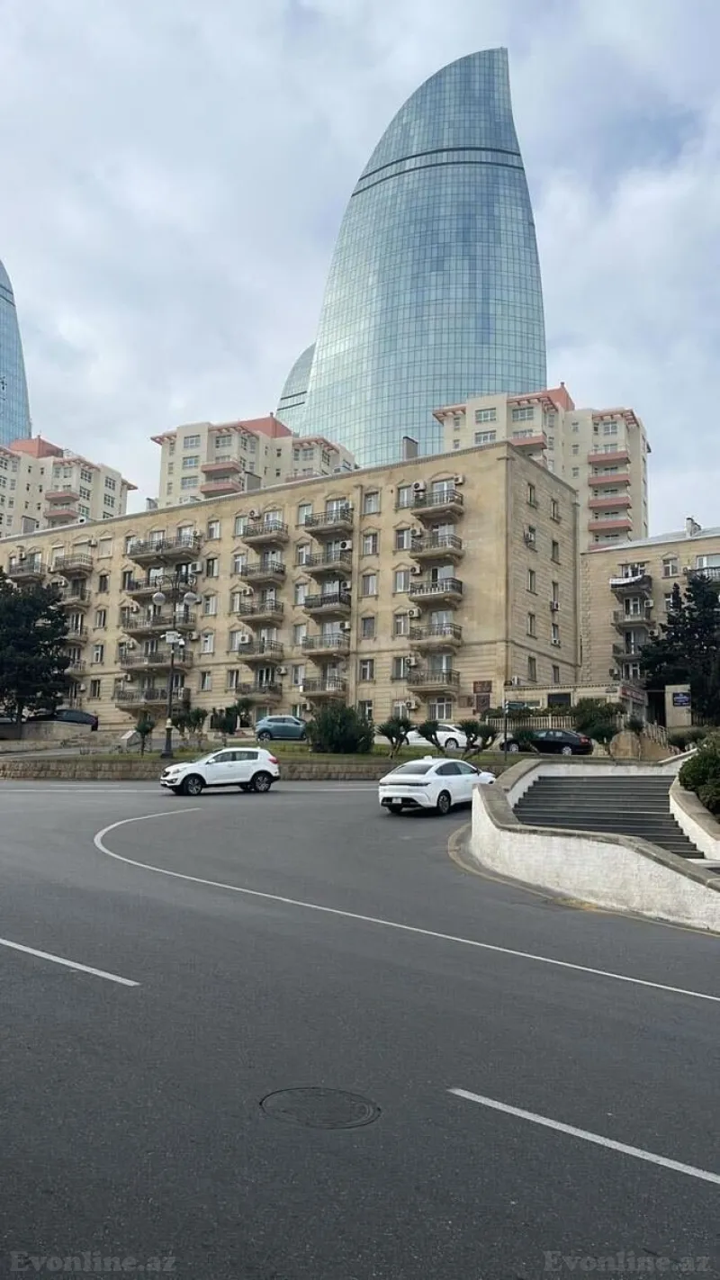 Satılır 2 otaqlı Mənzil Köhnə tikili 65 m² İçərişəhər m.