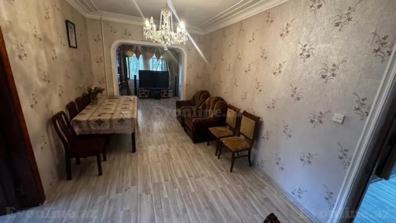 Satılır 4 otaqlı Mənzil Köhnə tikili 110 m² 8-ci mikrorayon