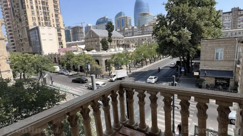 Satılır 3 otaqlı Mənzil Köhnə tikili 90 m² 28 May m. - şəkil 2