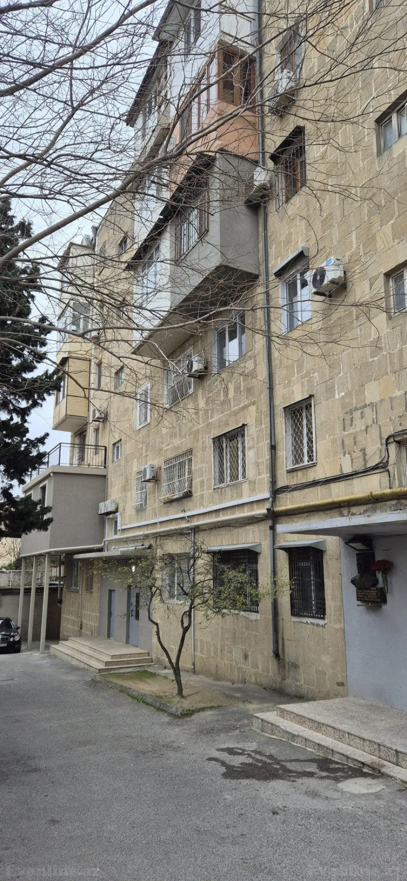 Satılır 3 otaqlı Mənzil Köhnə tikili 80 m² Yasamal r.