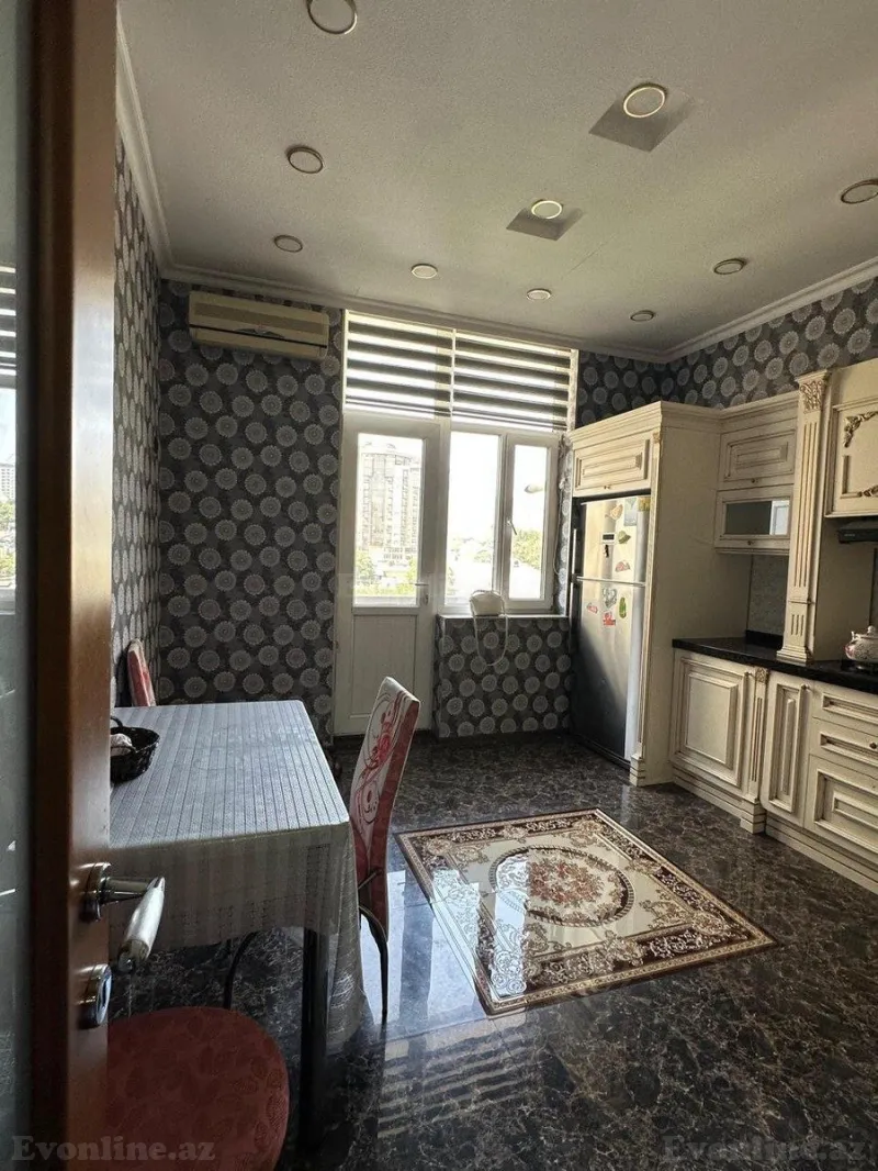 Kirayə verilir 4 otaqlı Mənzil Yeni tikili 240 m² 28 May m. - şəkil 13