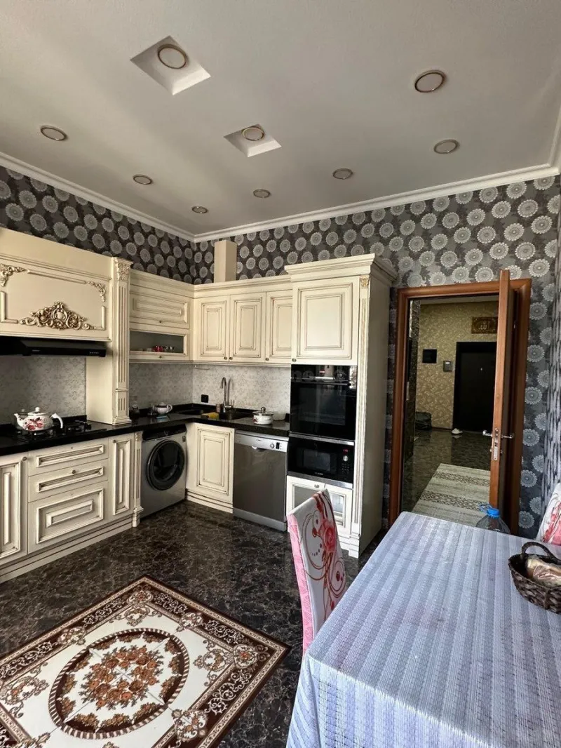 Kirayə verilir 4 otaqlı Mənzil Yeni tikili 240 m² 28 May m. - şəkil 18