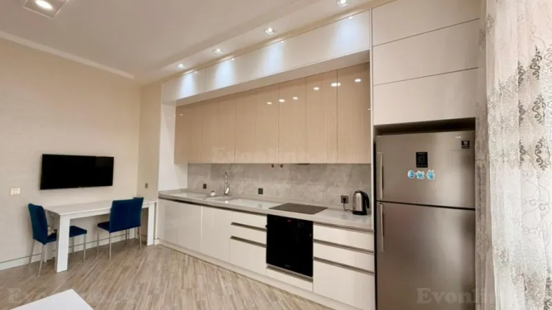 Kirayə verilir 2 otaqlı Mənzil Yeni tikili 100 m² Xətai r.