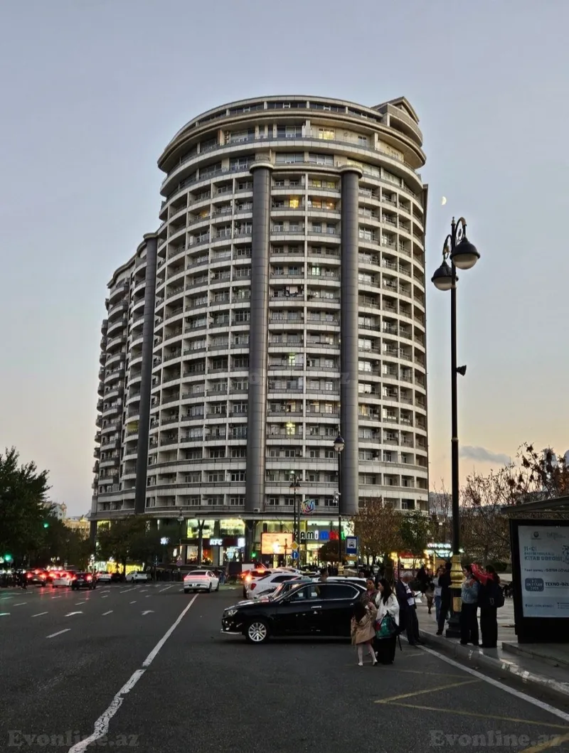 Kirayə verilir 3 otaqlı Mənzil Yeni tikili 130 m² Nizami m.