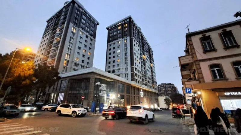 Satılır 3 otaqlı Mənzil Yeni tikili 135 m² 28 May m.