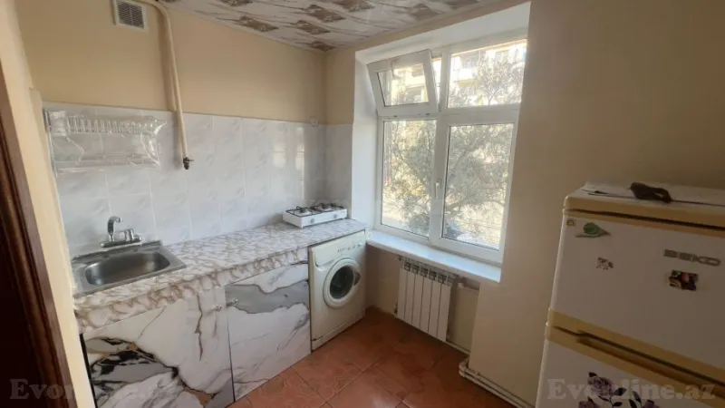 Kirayə verilir 2 otaqlı Mənzil Köhnə tikili 45 m² Neftçilər m. - şəkil 3