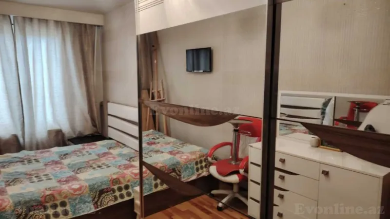 Satılır 3 otaqlı Mənzil Köhnə tikili 75 m² İnşaatçılar m. - şəkil 4