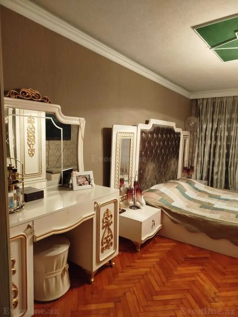 Satılır 3 otaqlı Mənzil Köhnə tikili 90 m² Elmlər Akademiyası m.