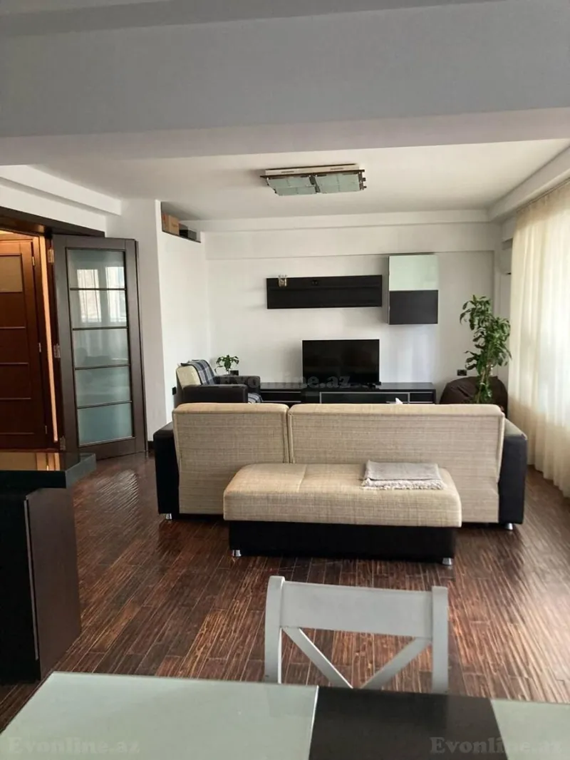 Satılır 3 otaqlı Mənzil Köhnə tikili 122 m² 28 May m.