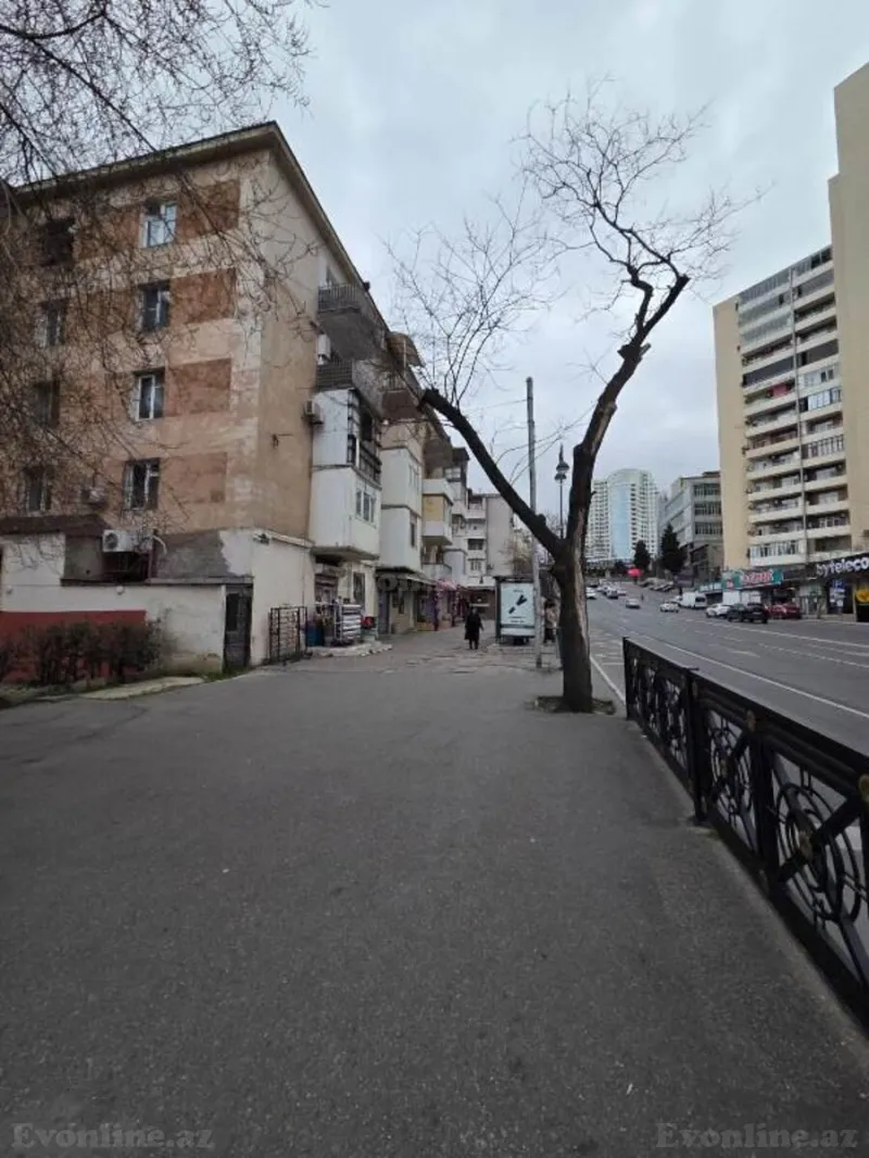 Satılır 3 otaqlı Mənzil Köhnə tikili 65 m² Elmlər Akademiyası m.
