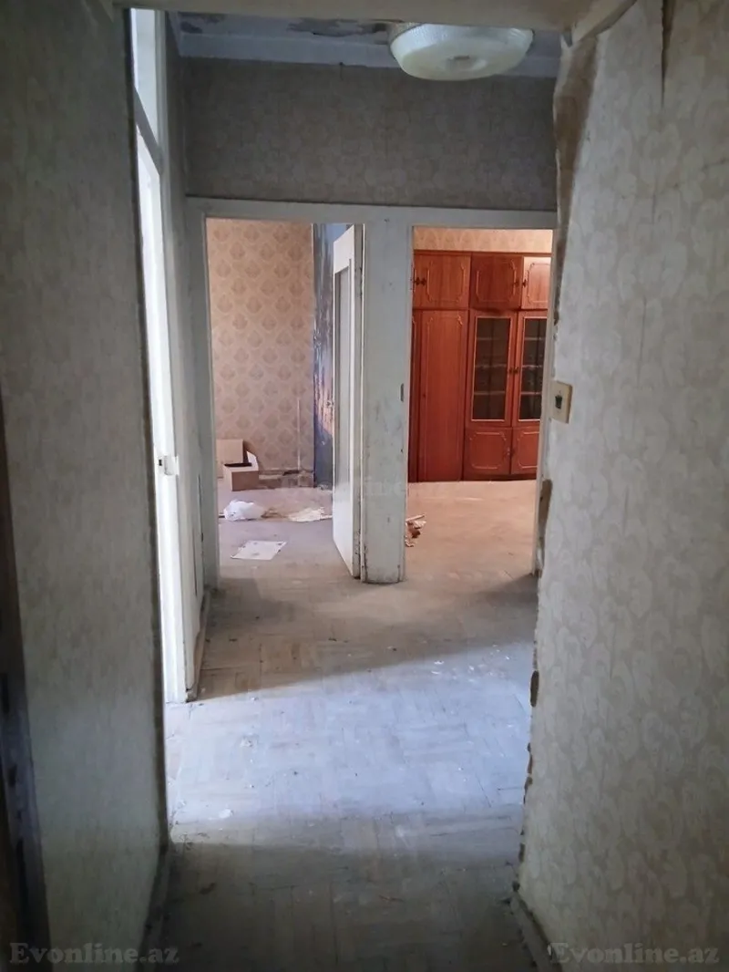 Satılır 3 otaqlı Mənzil Köhnə tikili 95 m² Memar Əcəmi m.