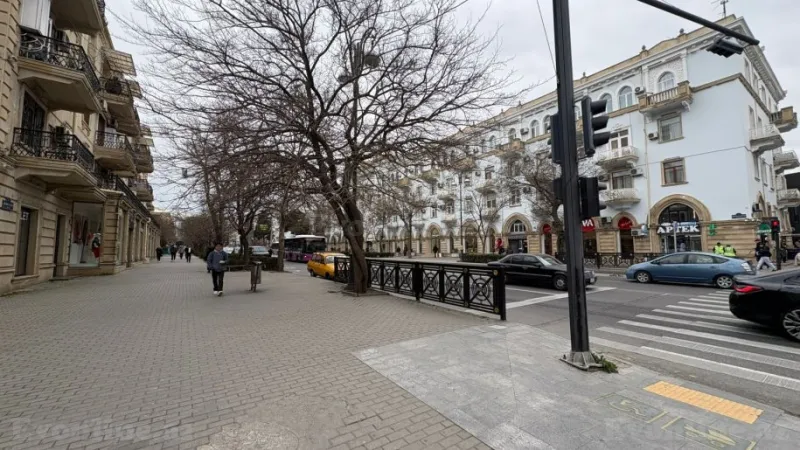 Satılır 2 otaqlı Mənzil Köhnə tikili 70 m² Elmlər Akademiyası m.