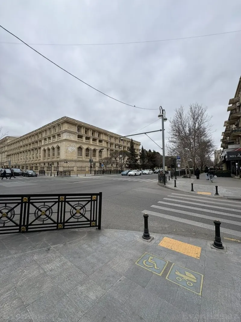 Satılır 2 otaqlı Mənzil Köhnə tikili 70 m² Elmlər Akademiyası m. - şəkil 2