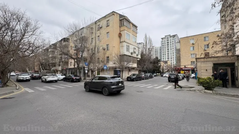 Satılır 2 otaqlı Mənzil Köhnə tikili 70 m² Elmlər Akademiyası m. - şəkil 3