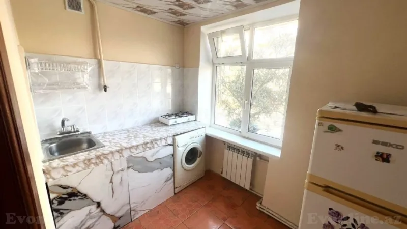 Kirayə verilir 2 otaqlı Mənzil Köhnə tikili 65 m² Neftçilər m.