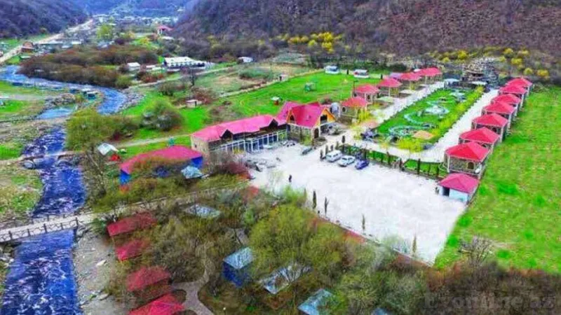 Obyekt 1600 m² Göygöl Satılır