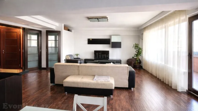 Satılır 3 otaqlı Mənzil Köhnə tikili 125 m² 28 May m.