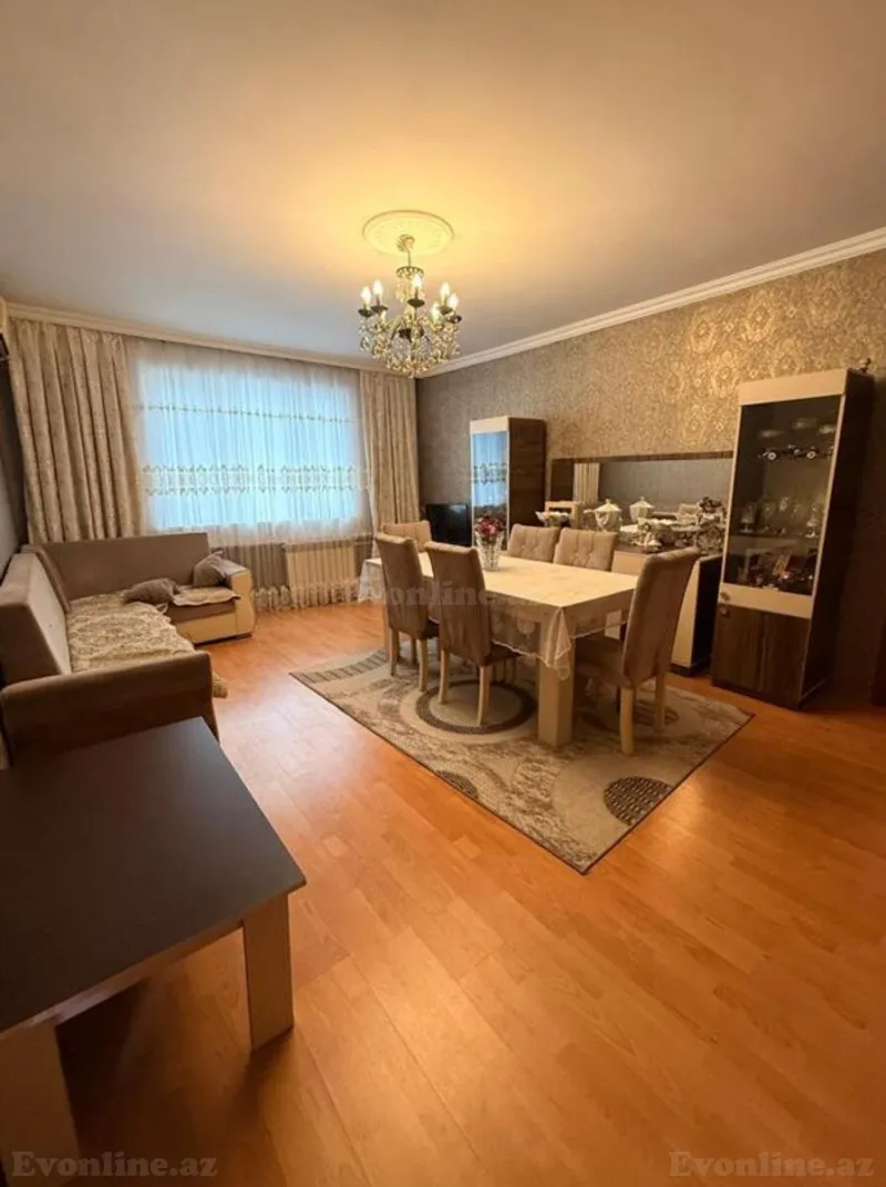 Satılır 4 otaqlı Mənzil Köhnə tikili 110 m² Elmlər Akademiyası m.