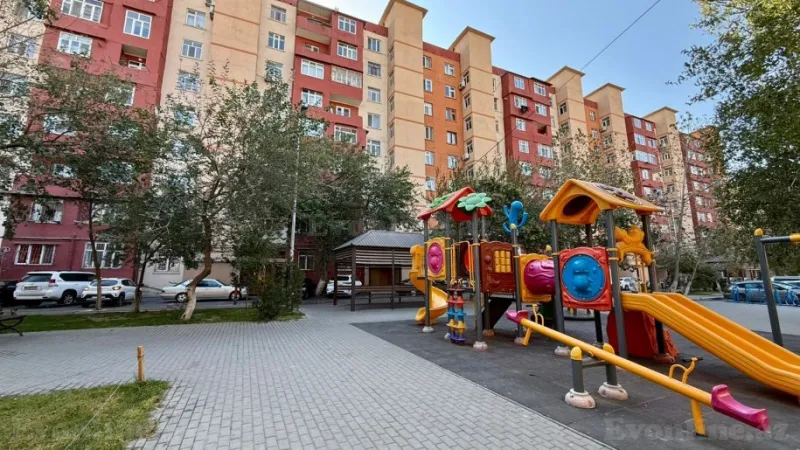 Satılır 3 otaqlı Mənzil Köhnə tikili 65 m² Xalqlar Dostluğu m.