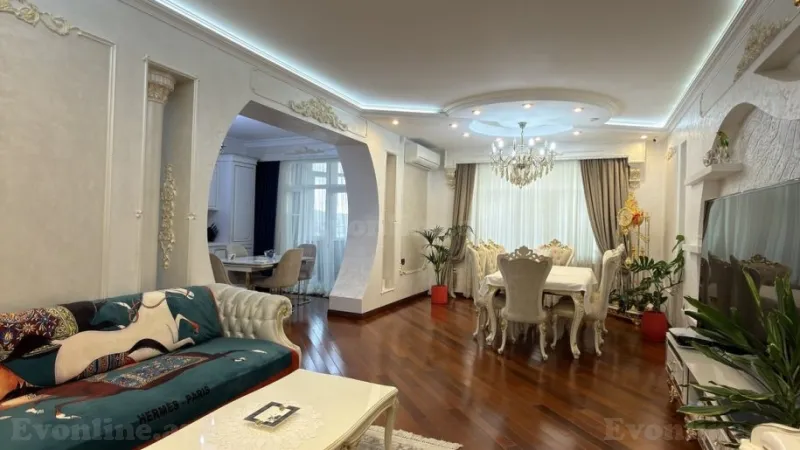 Bakı, Səbail r., Badamdarda 4 otaqlı mənzil satılır