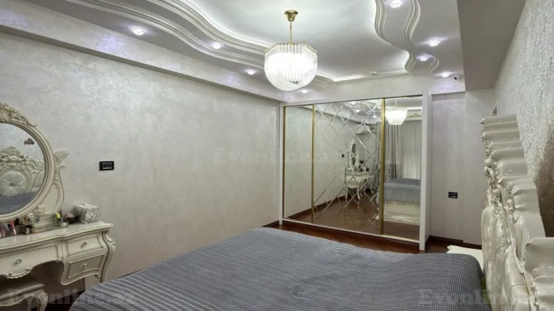 Satılır 4 otaqlı Mənzil Yeni tikili 170 m² Badamdar - şəkil 12