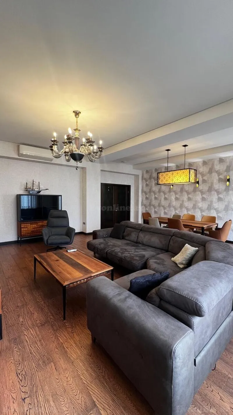 Kirayə verilir 3 otaqlı Mənzil Yeni tikili 150 m² Xətai r.