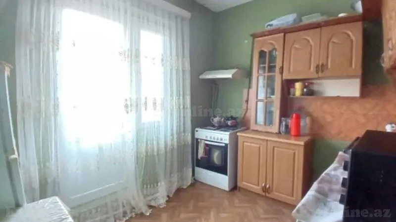 Satılır 4 otaqlı Mənzil Köhnə tikili 100 m² Xalqlar Dostluğu m.