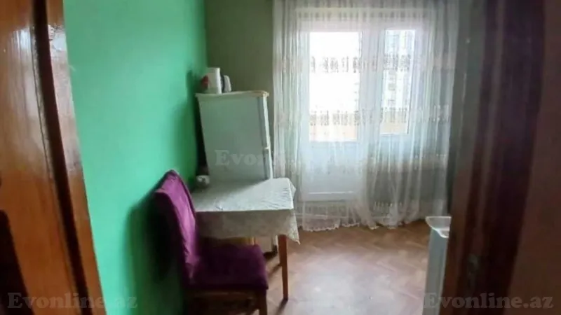 Satılır 4 otaqlı Mənzil Köhnə tikili 100 m² Xalqlar Dostluğu m. - şəkil 2