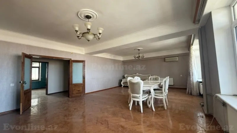 Satılır 5 otaqlı Mənzil Köhnə tikili 200 m² İçərişəhər m. - şəkil 3