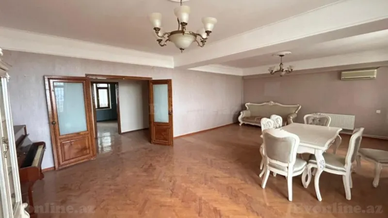 Satılır 5 otaqlı Mənzil Köhnə tikili 200 m² İçərişəhər m. - şəkil 4