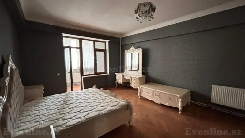 Satılır 5 otaqlı Mənzil Köhnə tikili 200 m² İçərişəhər m. - şəkil 16