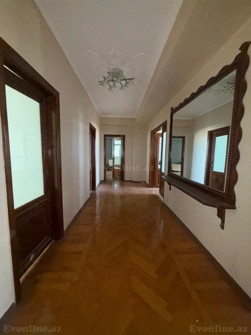 Satılır 5 otaqlı Mənzil Köhnə tikili 200 m² İçərişəhər m. - şəkil 21