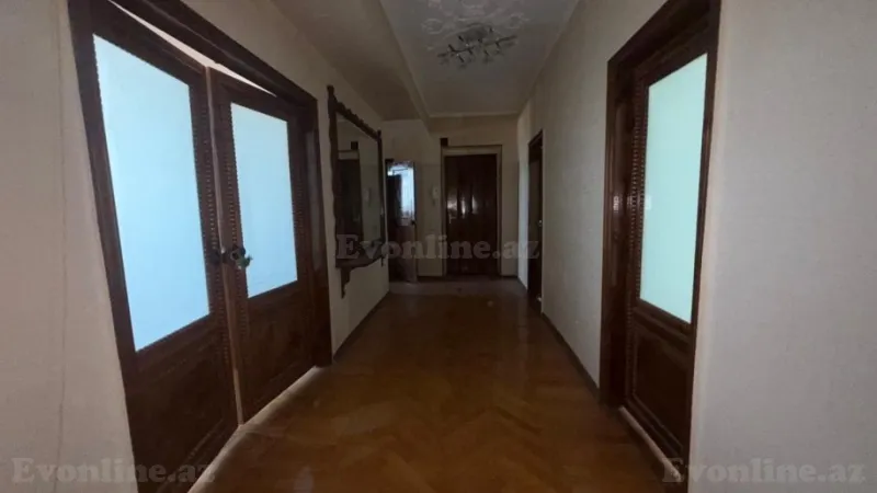 Satılır 5 otaqlı Mənzil Köhnə tikili 200 m² İçərişəhər m. - şəkil 24