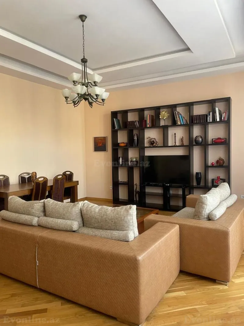 Kirayə verilir 4 otaqlı Mənzil Köhnə tikili 130 m² İçərişəhər m. - şəkil 2