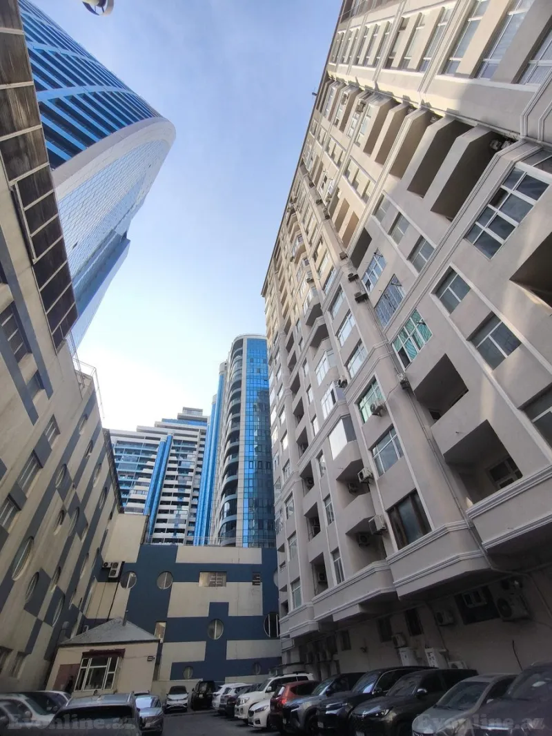 Kirayə verilir 3 otaqlı Mənzil Yeni tikili 130 m² Xətai m.